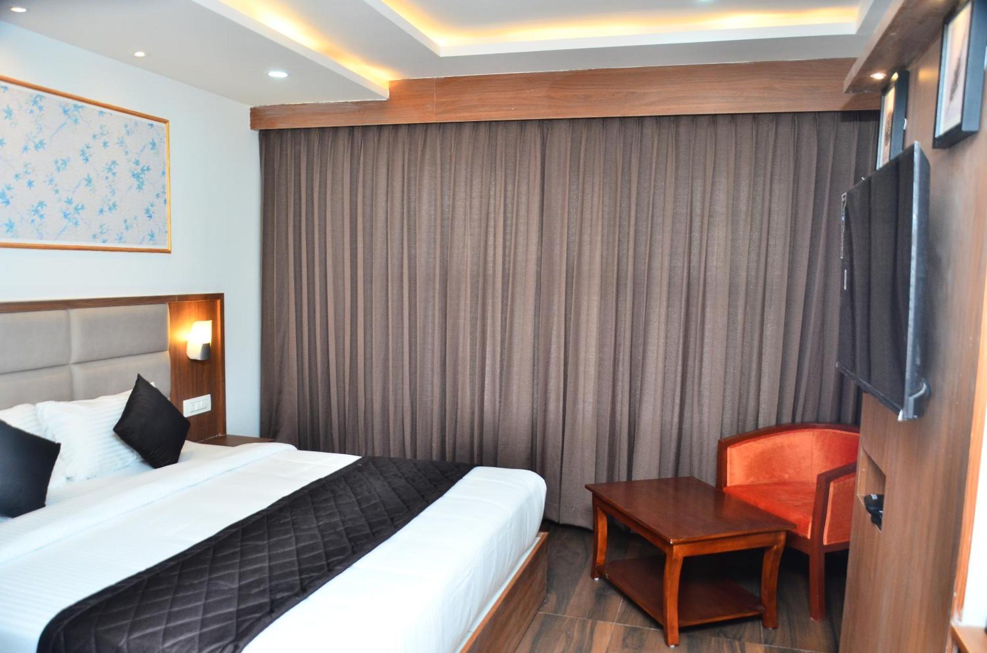 Hotel Eyrie Nest Bangalore Exterior photo